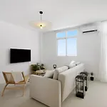Beachfront Seaview Oasis - Private Terrace & Panoramic Ocean Views Apartamento *
