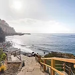 Apartamento Beachfront Seaview Oasis - Private Terrace & Panoramic Ocean Views *