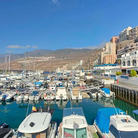 Beachfront Seaview Oasis - Private Terrace & Panoramic Ocean Views Apartment *