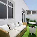 Beachfront Seaview Oasis - Private Terrace & Panoramic Ocean Views Lejlighed