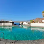 아파트 Beachfront Seaview Oasis - Private Terrace & Panoramic Ocean Views