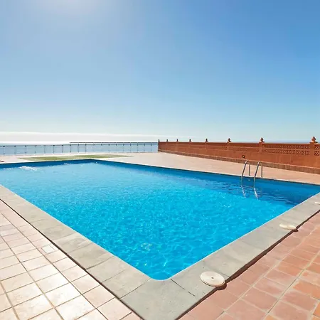 Beachfront Seaview Oasis - Private Terrace & Panoramic Ocean Views 아파트