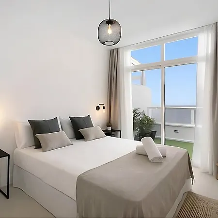 Beachfront Seaview Oasis - Private Terrace & Panoramic Ocean Views Apartment *